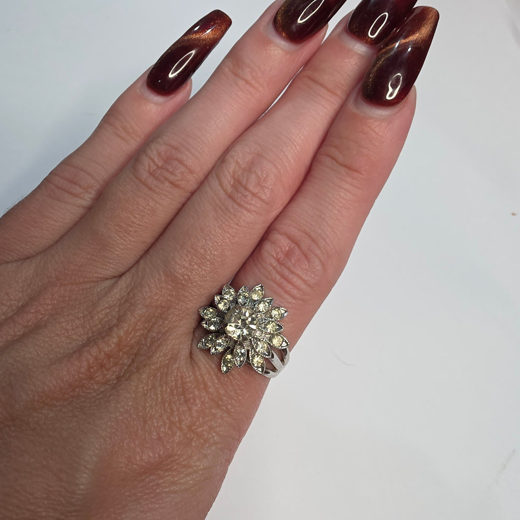 925 Sterling Silver Flower Cluster Ring Size 9.5