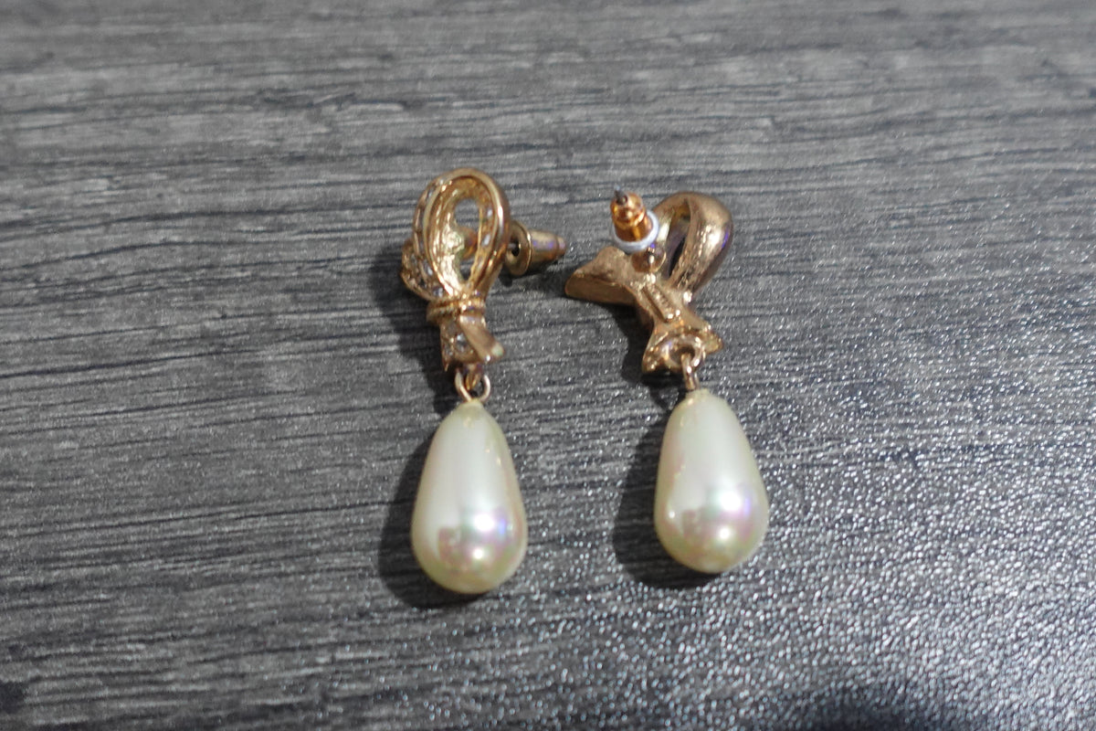 Vintage Gold Tone Drop Earrings