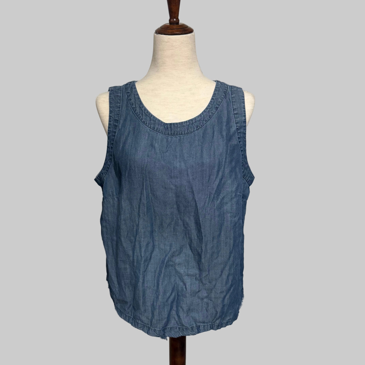 Liz Claiborne Blue Chambray Box Fit Top