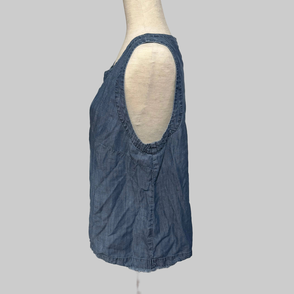 Liz Claiborne Blue Chambray Box Fit Top