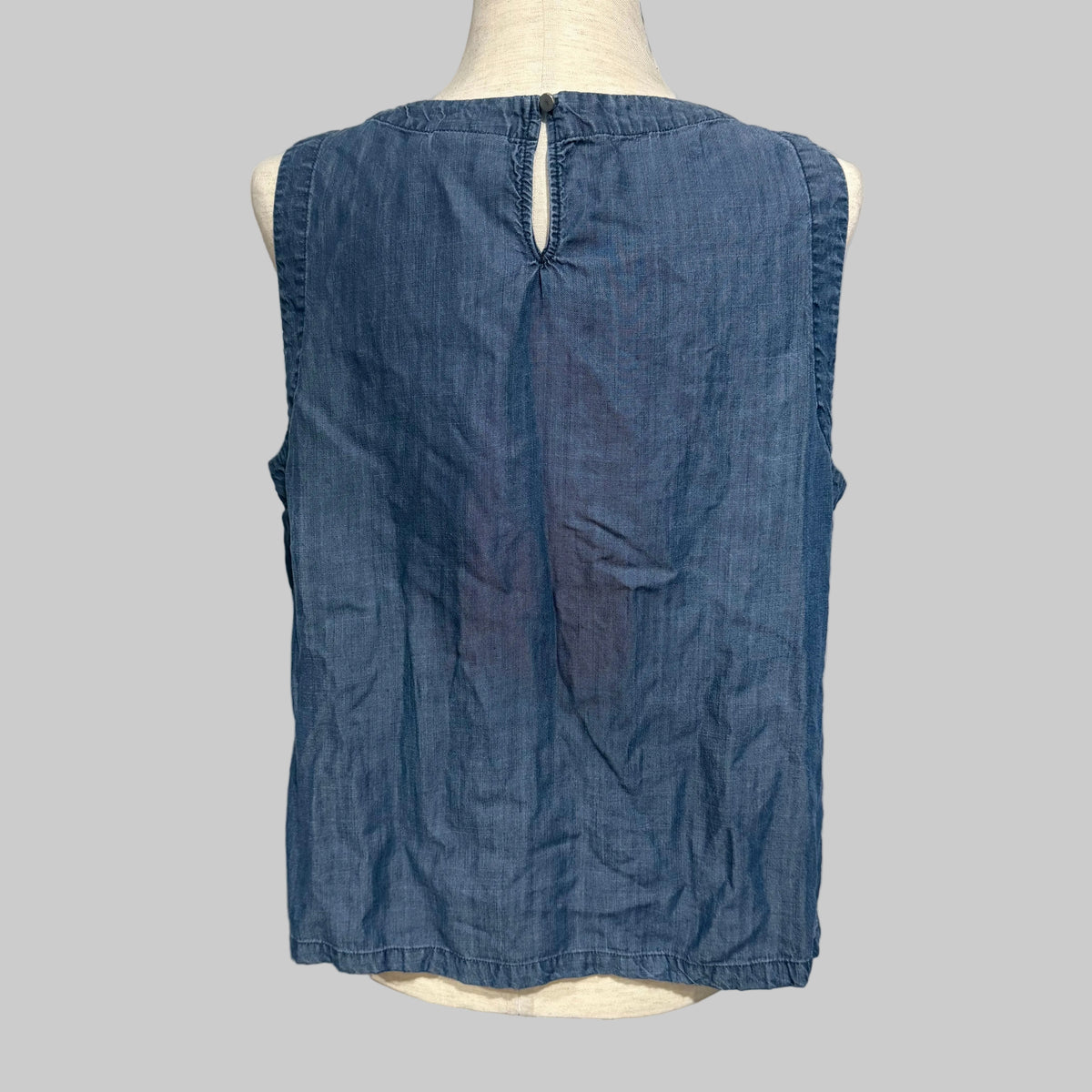 Liz Claiborne Blue Chambray Box Fit Top