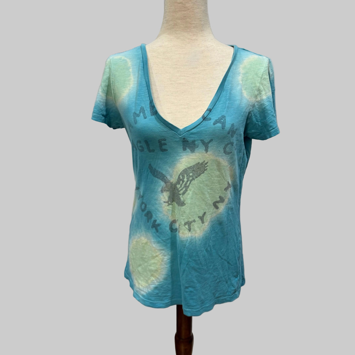 American Eagle | Classic V-Neck Logo T-Shirt