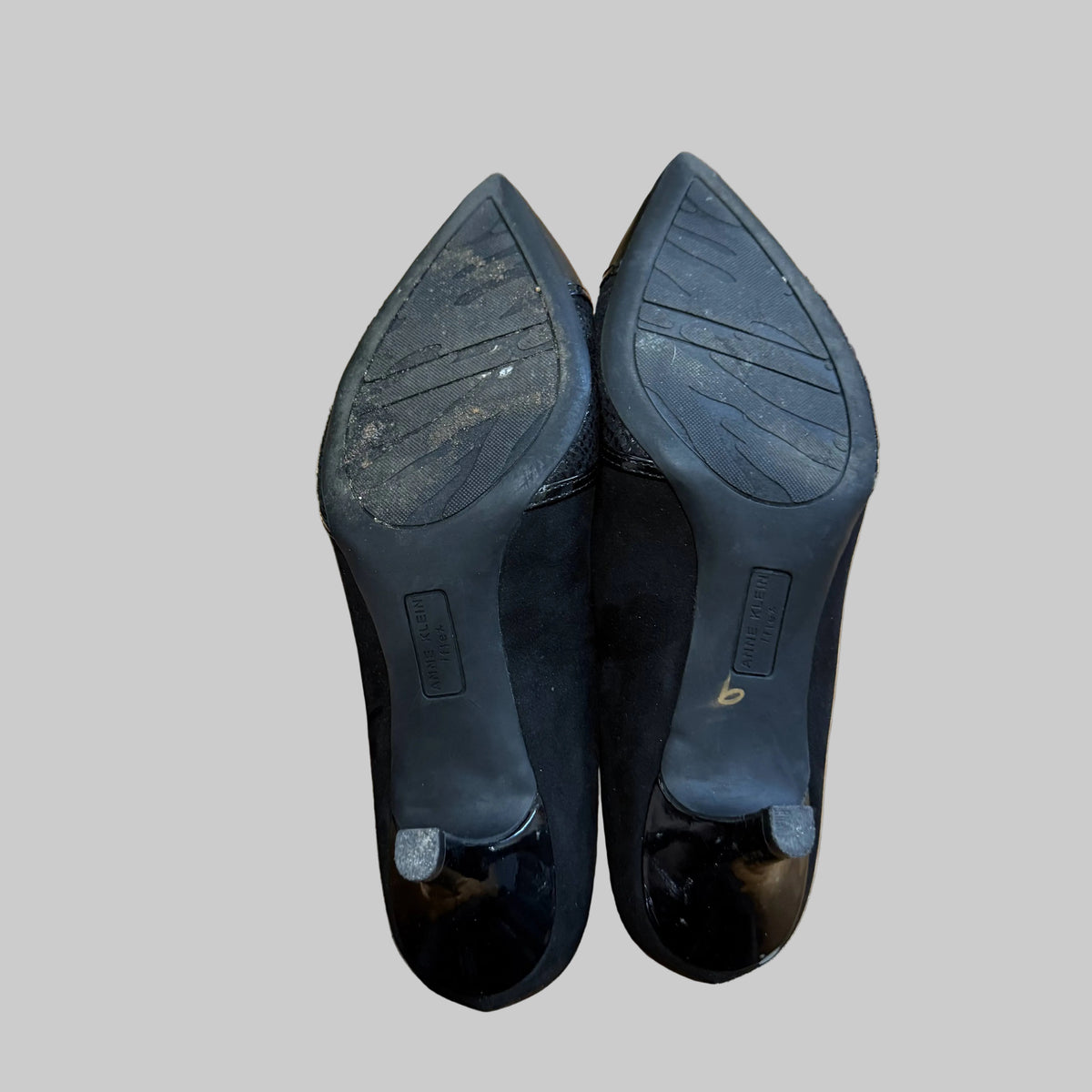 Anne Klein | Flicka Pointed Kitten Heel