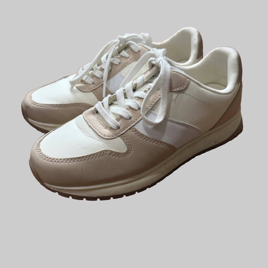 Time and Tru Chunky Jogger Sneaker